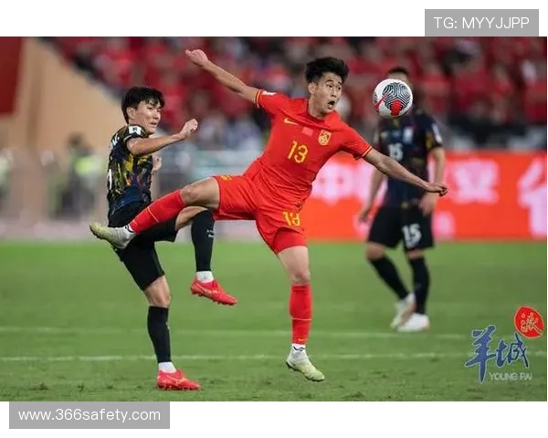 中国男足逆转取胜再燃希望年轻阵容展现拼搏精神迎战世预赛关键之夜